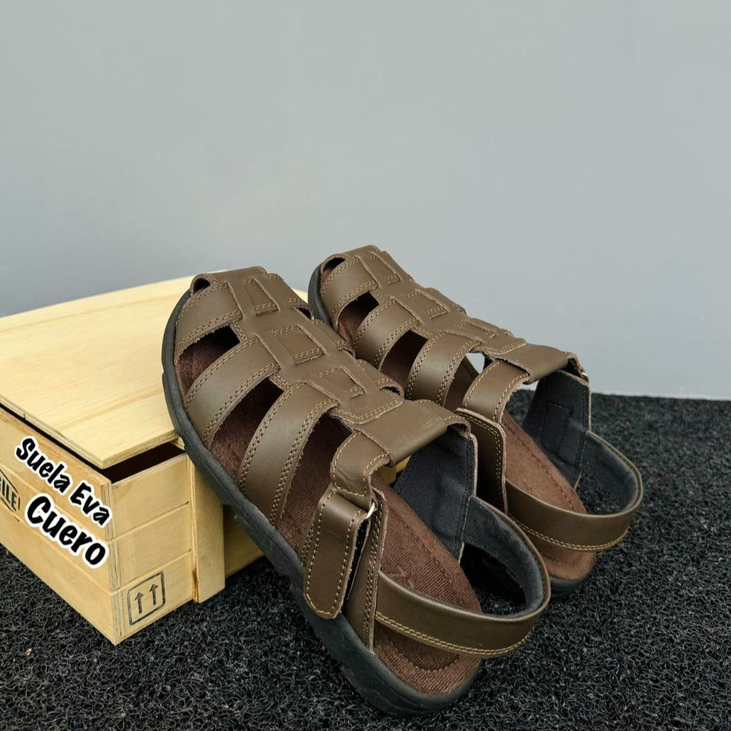 SANDALIA EN CUERO SUELA EVA ULTRALIVIANA