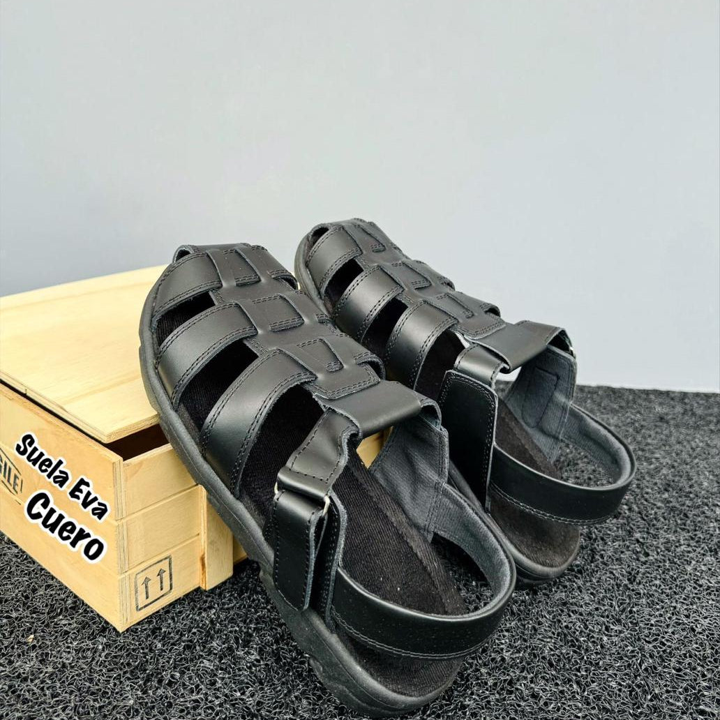 SANDALIA EN CUERO SUELA EVA ULTRALIVIANA